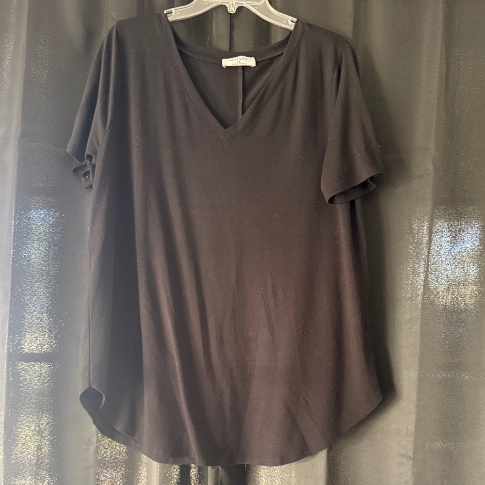 Zenana Outfitters Black V-Neck Short Sleeve Tee